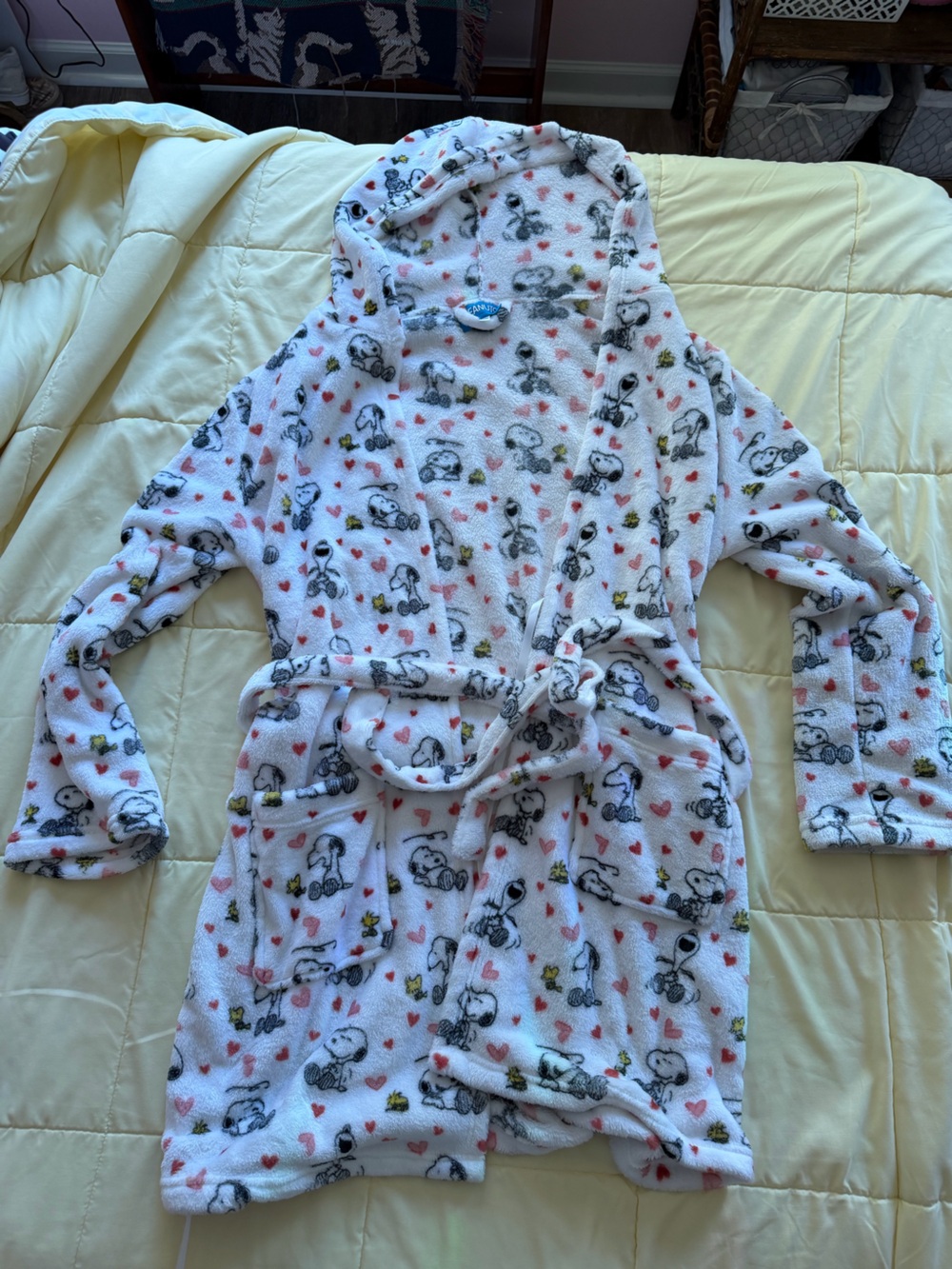 Snoopy Robe - Picture 2 of 4
